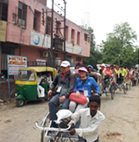 호텔 PADISSON에서 갠지스강으로 가는 릭샤 투어 첫번째 사진